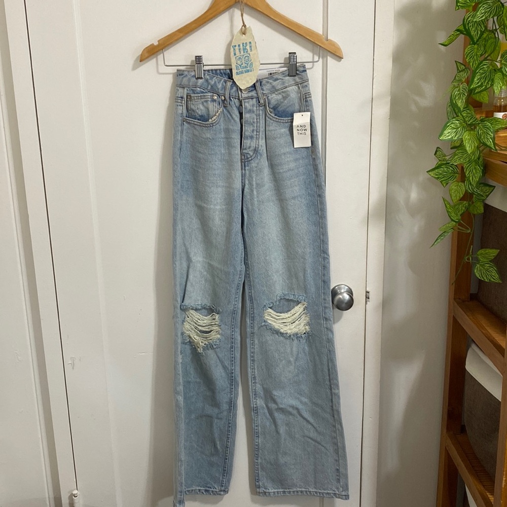 Wide Legged High Waisted Distressed Jean size 25 NWT